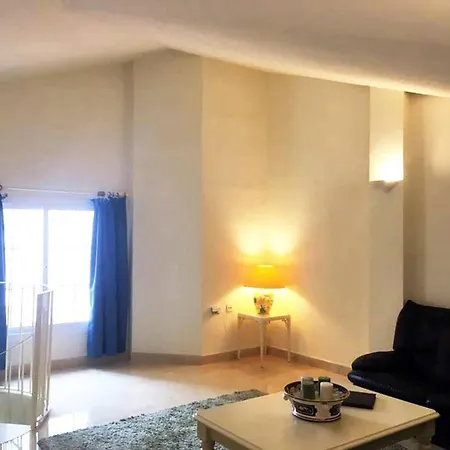 Luxury Penthouse 4 Bedrooms Facing The Sea Appartement *